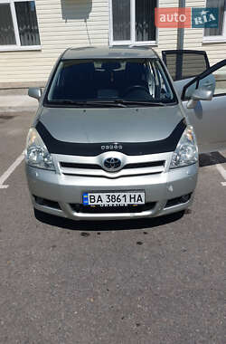 Минивэн Toyota Corolla Verso 2006 в Светловодске