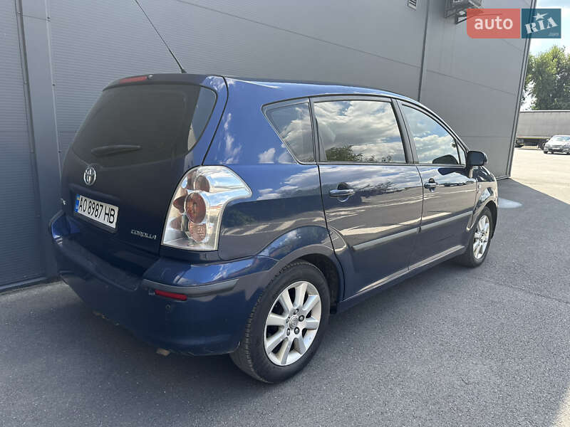 Toyota Corolla Verso 2004