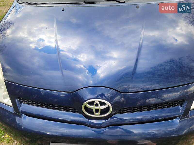 Мінівен Toyota Corolla Verso 2005 в Нових Санжарах