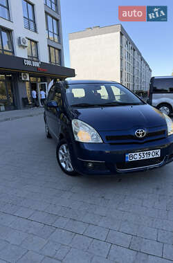Минивэн Toyota Corolla Verso 2004 в Новояворовске