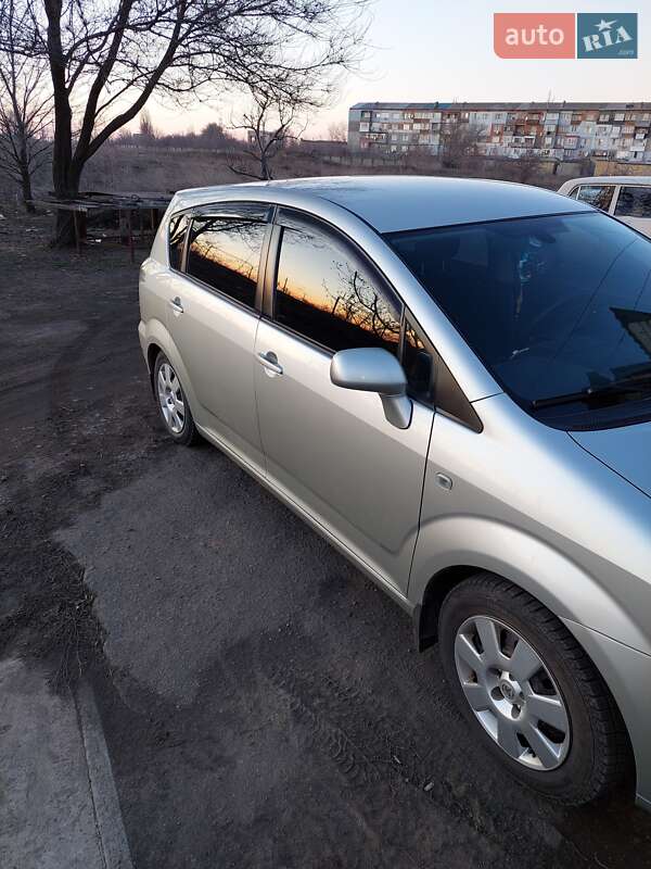 Минивэн Toyota Corolla Verso 2005 в Раздельной