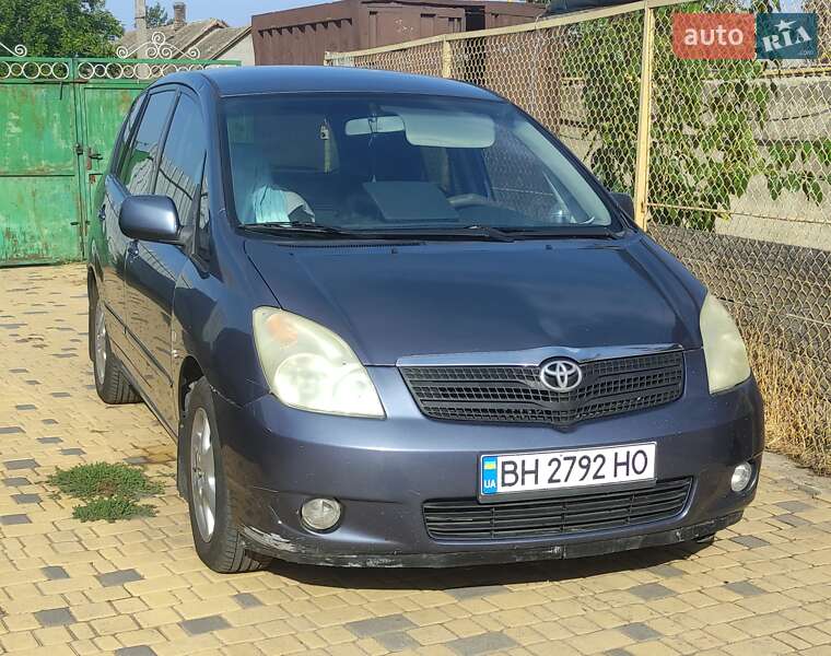 Toyota Corolla Verso 2003