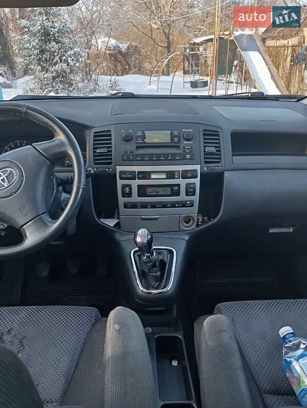 Toyota Corolla Verso 2003