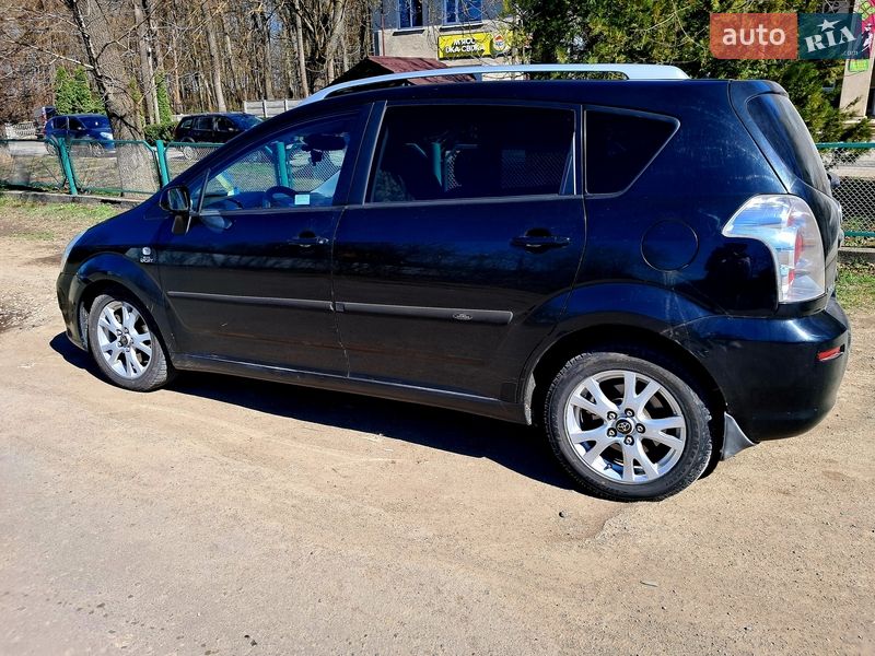 Минивэн Toyota Corolla Verso 2005 в Шпикове