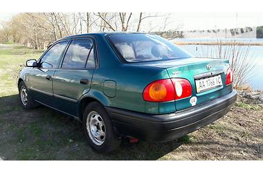 Седан Toyota Corolla 2000 в Києві