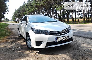 Седан Toyota Corolla 2015 в Ивано-Франковске