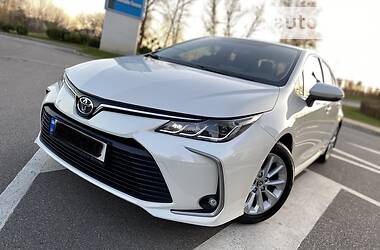 Седан Toyota Corolla 2019 в Киеве