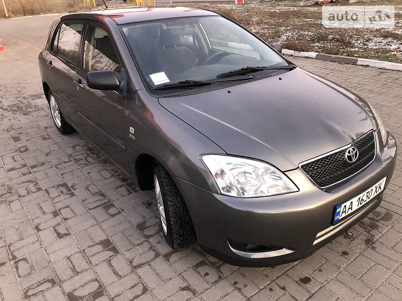 Хэтчбек Toyota Corolla 2004 в Обухове