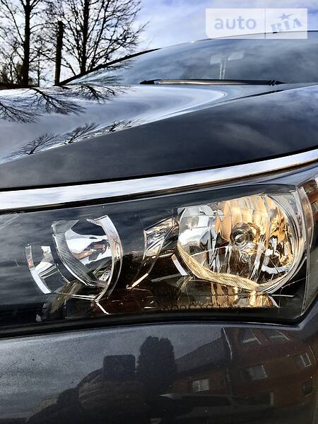 Седан Toyota Corolla 2014 в Тернополе