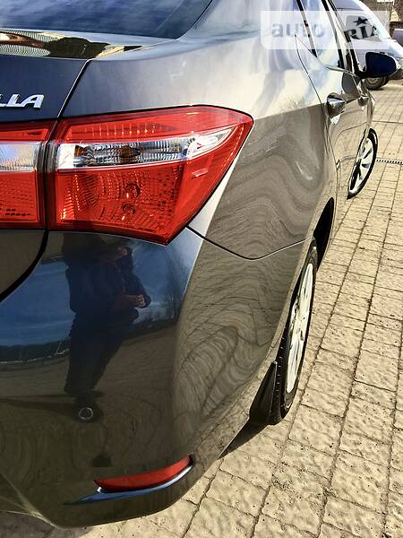 Седан Toyota Corolla 2014 в Тернополе