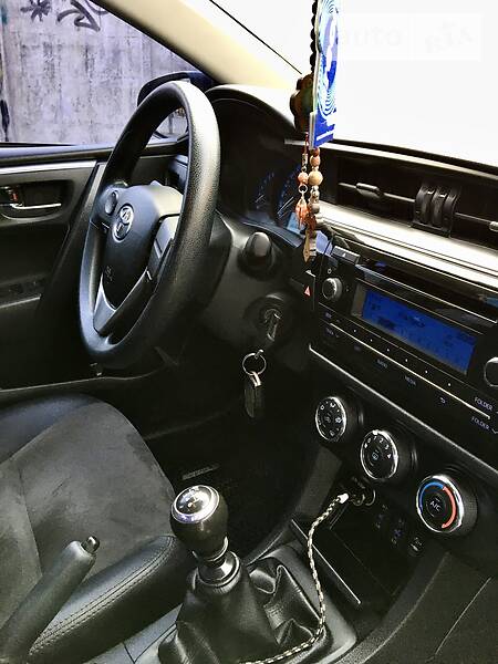 Седан Toyota Corolla 2014 в Тернополе