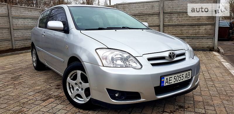 Хетчбек Toyota Corolla 2005 в 