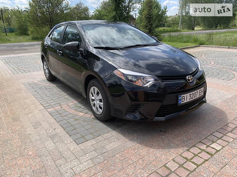 Седан Toyota Corolla 2015 в Пирятині