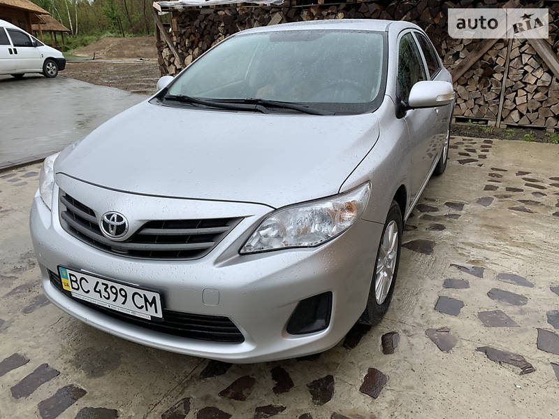 Седан Toyota Corolla 2011 в Львові