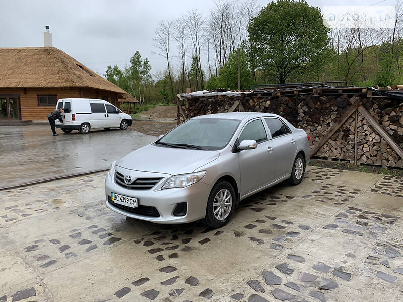 Седан Toyota Corolla 2011 в Львові