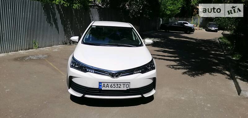 Седан Toyota Corolla 2018 в Києві