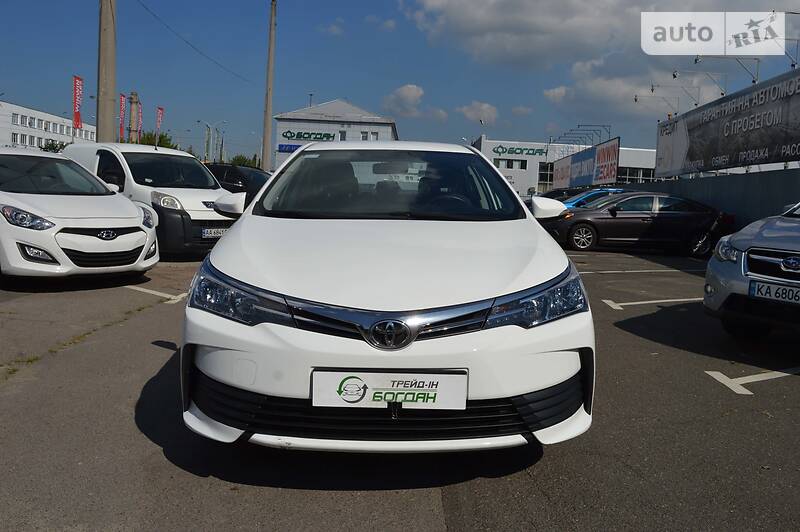 Седан Toyota Corolla 2017 в Києві