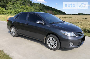 Седан Toyota Corolla 2013 в 