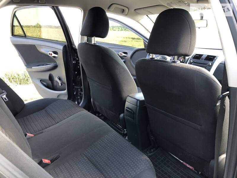 Седан Toyota Corolla 2013 в Києві