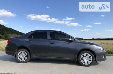 Седан Toyota Corolla 2013 в 