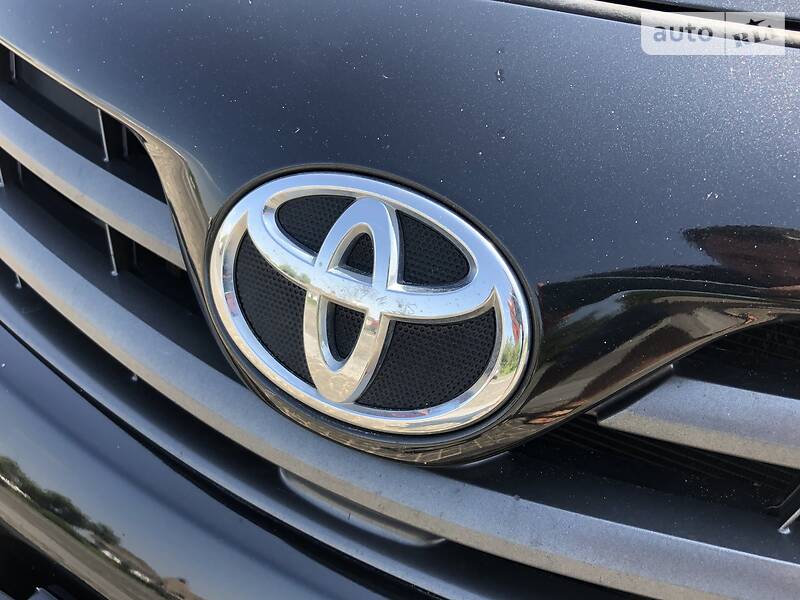 Седан Toyota Corolla 2011 в Дніпрі
