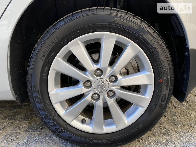 Седан Toyota Corolla 2008 в Києві