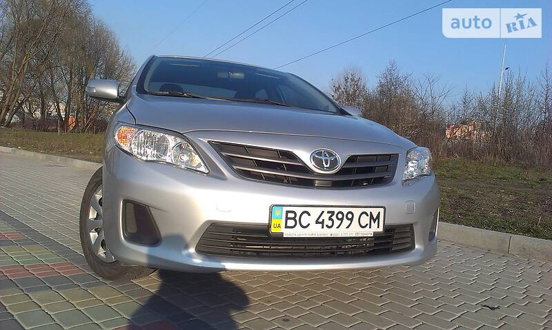 Седан Toyota Corolla 2011 в Львові