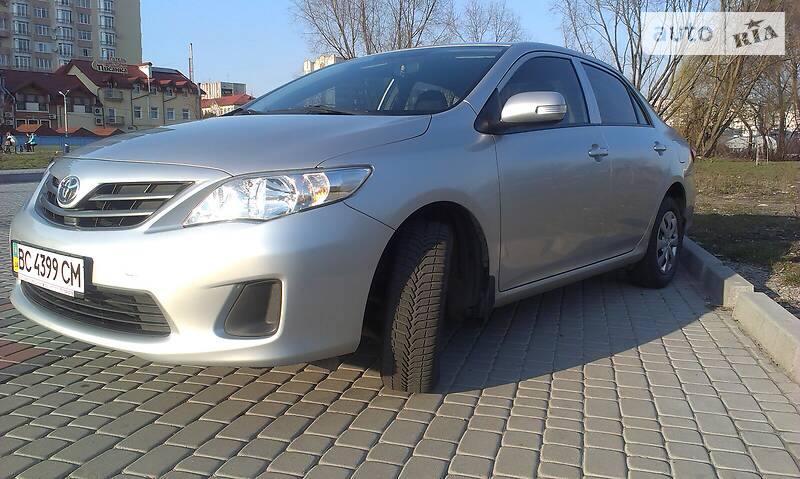 Седан Toyota Corolla 2011 в Львові