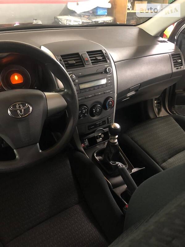 Седан Toyota Corolla 2011 в Львові