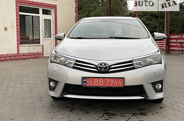 Седан Toyota Corolla 2016 в Черновцах