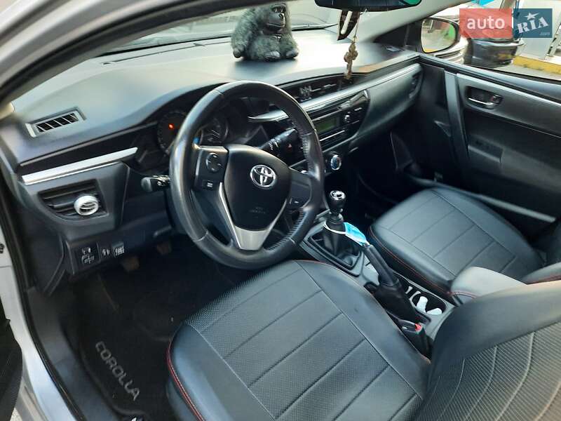Седан Toyota Corolla 2015 в Одесі