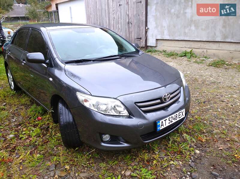 Седан Toyota Corolla 2008 в Путиле