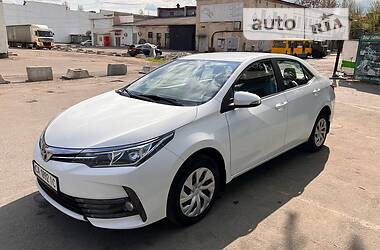 Седан Toyota Corolla 2017 в Киеве