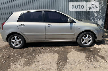 Хэтчбек Toyota Corolla 2005 в 