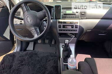 Хэтчбек Toyota Corolla 2005 в 