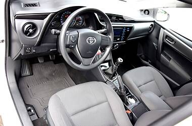 Седан Toyota Corolla 2017 в Киеве