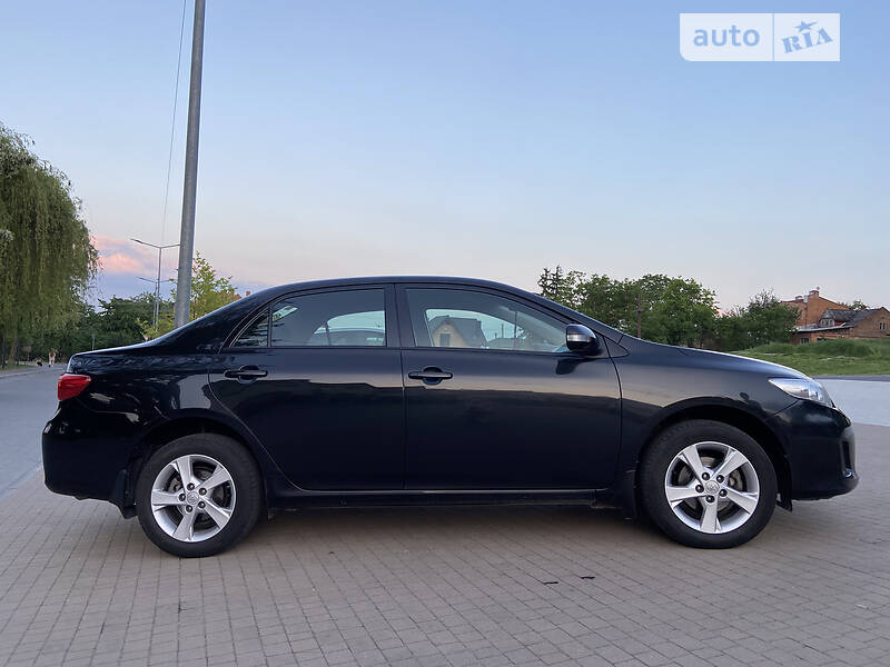Седан Toyota Corolla 2010 в Львове