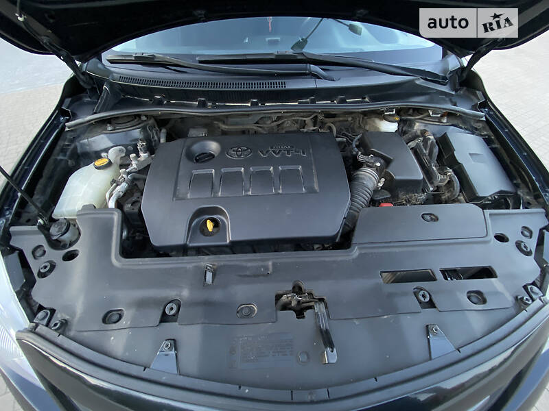 Седан Toyota Corolla 2010 в Львове