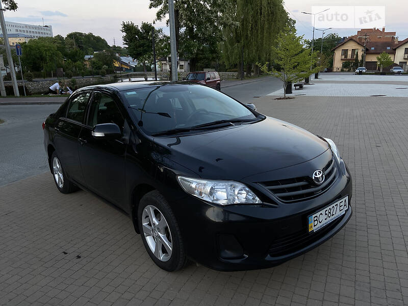 Седан Toyota Corolla 2010 в Львове