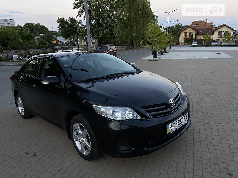 Седан Toyota Corolla 2010 в Львове