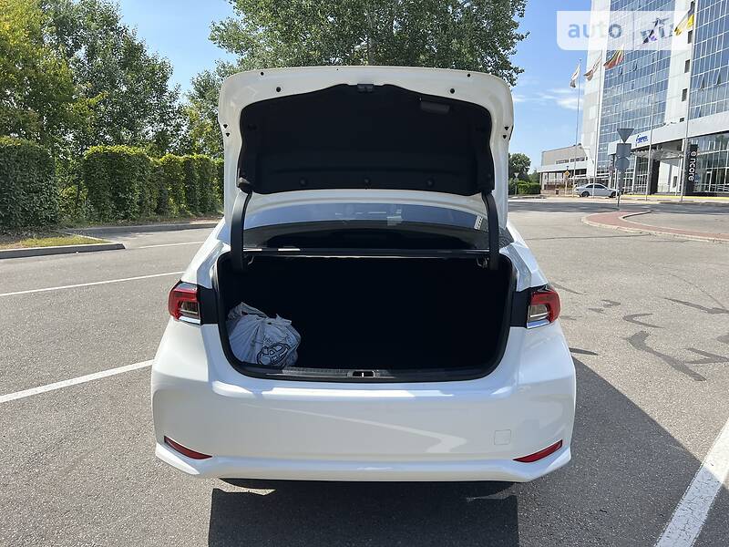 Седан Toyota Corolla 2020 в Киеве