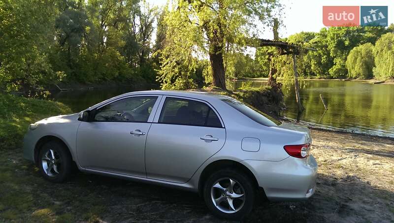 Седан Toyota Corolla 2010 в 
