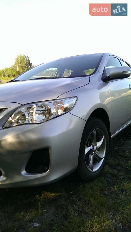 Седан Toyota Corolla 2010 в Чернигове