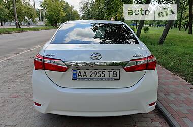 Седан Toyota Corolla 2015 в Киеве