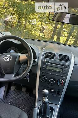 Седан Toyota Corolla 2012 в Ивано-Франковске