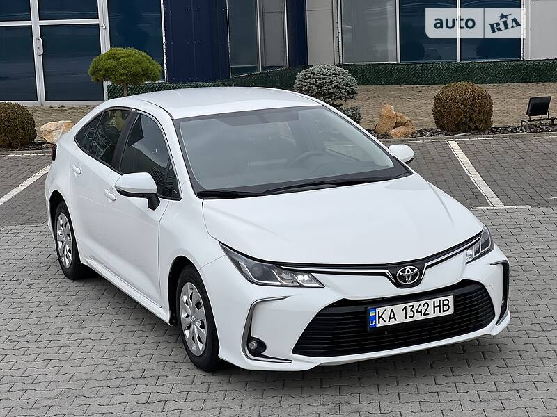 Седан Toyota Corolla 2019 в Киеве