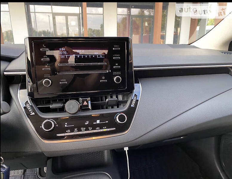 Седан Toyota Corolla 2019 в Львове