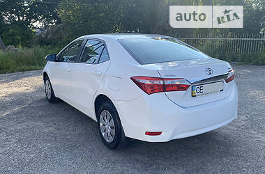 Седан Toyota Corolla 2013 в Черновцах