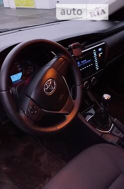 Седан Toyota Corolla 2016 в Лубнах