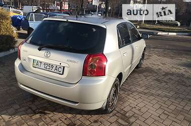 Хэтчбек Toyota Corolla 2005 в 